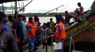 চরফ্যাশনের ৩ ট্রলারসহ নিখোঁজ ৪৮ জেলে জীবিত উদ্ধার