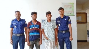 তজুমদ্দিনে জলদস্যু চক্রের দুই  সদস্য জনতার হাতে আটক