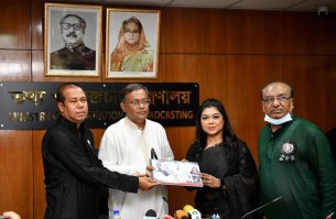 বঙ্গবন্ধুর ওপর লিসা কালামের ১০০ গানের সংকলন উদ্বোধন