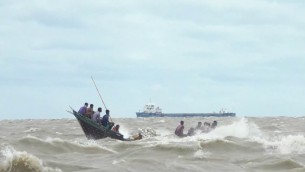 বঙ্গোপসাগরে ভোলার ৩ জেলে ট্রলার ডুবি