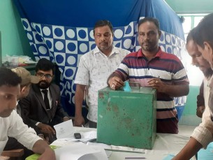 ভোলায় আইনজীবী সহকারী সমিতির নির্বাচন সভাপতি আজিজুল ইসলাম সম্পাদক মো: হোসেন