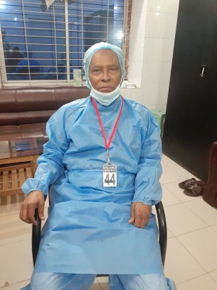 ভোলায় নিজের প্রতিষ্ঠিত হাসপাতালে চোখের অপারেশন করিয়েছেন নিজাম উদ্দিন আহমেদ