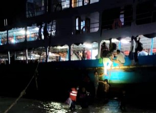 ঝড়ের কবলে ভোলা থেকে ঢাকাগামী যাত্রীবাহী লঞ্চ  ৭০ যাত্রীকে উদ্ধার করলো কোস্টগার্ড