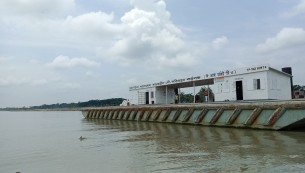 তজুমদ্দিনের শশীগঞ্জ  ঘাটে ভিড়ছে না লঞ্চ