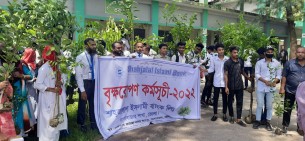 ভোলায় ফাতেমা খানম কলেজ চত্বরে বৃক্ষ রোপন করেন শিক্ষক শিক্ষার্থীরা