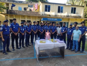 মনপুরায় সাঁতার ও ক্যারাম বিজয়ী পুলিশ  সদস্যদের মাঝে পুরুস্কার বিতরণ