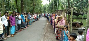বোরহানউদ্দিনে চেয়ারম্যানের  বিরুদ্ধে বিক্ষোভ - মানববন্ধন