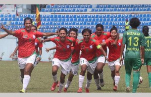 পাকিস্তানকে ৬-০ গোলে হারিয়ে সেমি-ফাইনালের পথে অনেকটাই এগিয়ে গেল বাংলাদেশ