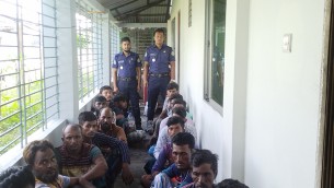 ভোলায় মা ইলিশ রক্ষা অভিযানে নৌ-পুলিশের উপর হামলা