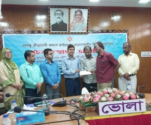 ভোলায় ৭৯ জন ক্রীড়াবীদের  মাঝে অনুদানের চেক বিতরণ