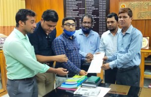 ভোলায় ৭ দফা দাবিতে সরকারি কর্মচারীদের স্মারকলিপি