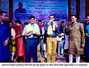 ভোলায় পূজামন্ডপ পরিদর্শনে এসে গান গেয়ে দর্শক মাতালেন ডিআইজি