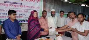 মনপুরায় ১০ পূজামন্ডপে অনুদান দিলেন এমপি জ্যাকব