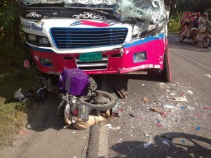  লালমোহনে বাস কাভার্ডভ্যান  মোটরসাইকেল ত্রিমুখি সংঘর্ষ