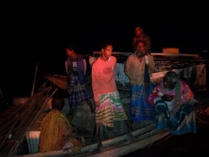 দৌলতখানে জাটকা শিকারের দায়ে ৮ জেলের  জরিমানা