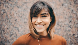 দাঁত ঝকঝকে সাদা করার অভিনব ৬ উপায়