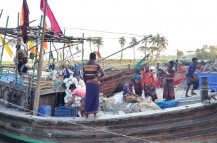 ভোলায় জেলেদের জালে মিলছে না কাঙ্খিত ইলিশ