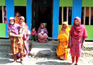 নিখোঁজ জেলেদের ফেরার অপেক্ষায় স্বজনরা