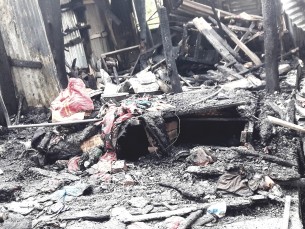 দৌলতখানে কমল ঘোষের বসতঘর পুড়ে ছাই