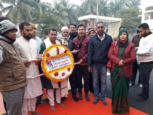  ভোলা প্রেসক্লাবের পক্ষ থেকে শহীদ  মুক্তিযোদ্ধা স্মৃতিস্তম্ভে পু¯পস্তবক অর্পণ