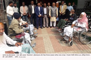 ভোলায় অসুস্থ মুক্তিযোদ্ধাদের মাঝে হুইল চেয়ার বিতরণ