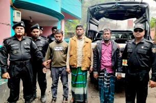 ভোলায় দেশীয় অস্ত্রসহ আন্তজেলা  ডাকাত দলের তিন সদস্য গ্রেফতার