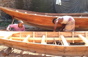 লালমোহনে নৌকার হাটে মাসে  বিক্রি অর্ধ কোটি টাকা