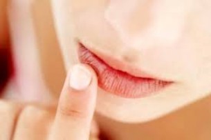 সহজে ঠোঁট ফাটা ঠেকানোর উপায়