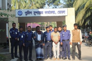 চরফ্যাসনে চরের জমি দখল  নিতে গৃহবধূকে হত্যা :  গ্রেফতার ২