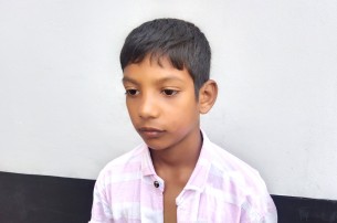 লালমোহনে চুরির অপবাদে শিক্ষার্থীকে খুঁটির সঙ্গে বেঁধে নির্মম নির্যাতন