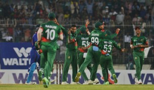 হোয়াইটওয়াশের অপেক্ষায় দেশ