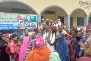 চরফ্যাশনে দুস্থ মানুষদের মাঝে শীতবস্ত্র বিতরণ 