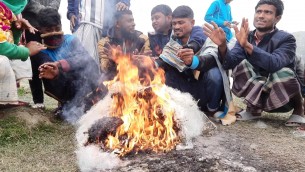 ভোলায় তীব্র শীতে বিপর্যস্ত  হতদরিদ্র‌ নিম্ন আয়ের মানুষ