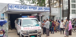 ভোলায় সড়ক পারাপারের সময় মাইক্রোবাস চাপায় নারীর মৃত্যু