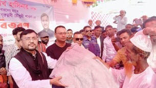 তজুমদ্দিনে কম্বল পেয়ে খুশি মেঘনা পাড়ের ৪ হাজার শীতার্ত মানুষ