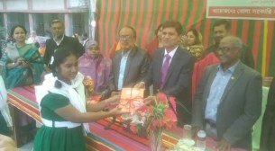 ভোলায় নতুন বছরের প্রথম দিন  স্কুলে স্কুলে বই বিতরণ উৎসব