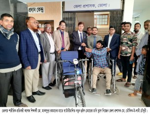 ভোলায় ব্যাটারীচালিত হুইল চেয়ার পেয়ে কলেজে পড়া নিশ্চিত  হলো প্রতিবন্ধী মাকসুদের