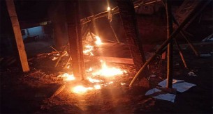 লালমোহনে কৃষক লীগ নেতার বসত ঘরে অগ্নি সংযোগ
