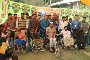 ভোলার ইলিশায় প্রতিবন্ধী ব্যক্তিদের মাঝে বিনামূল্যে সহায়ক উপকরণ বিতরণ