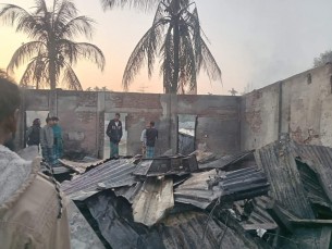 চরফ্যাশনে ভয়াবহ  অ‌গ্নিকান্ডে ৬ টি দোকান পু‌ড়ে ছাই