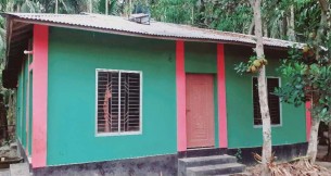 লালমোহনে অর্ধশত বছরের জামে মসজিদে আযান ও নামাজ পড়া হচ্ছে না!