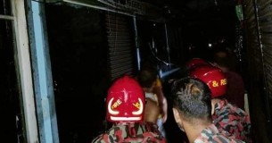 ভোলায় অগ্নিকাণ্ডে তিন দোকান পুড়ে ছাই