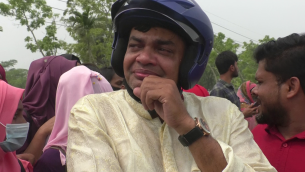 সড়কে নিহত দুই ছাত্রী  মৃতহের পাশে  দাঁড়িয়ে শিক্ষকের  কান্না ভিডিও ভাইরাল