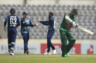 ইংল্যান্ডের কাছে হোয়াইটওয়াশ এড়ানোর পরীক্ষায় বাংলাদেশ