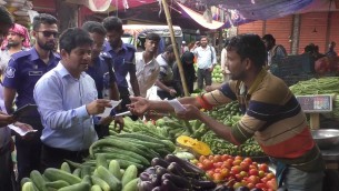 ভোলায় নির্ধারিত মূল্যে চেয়ে বেশি দামে পণ্য বিক্রির দায়ে ব্যবসায়ীদের জরিমানা