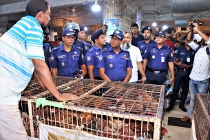 ভোলায় দ্রব্যমূল্যের বাজার নিয়ন্ত্রণে রাখতে পুলিশ সুপারের বাজার মনিটরিং