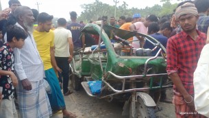 ভোলায় বাসের চাপায় দুই কলেজ ছাত্রীসহ ৩ জন নিহত