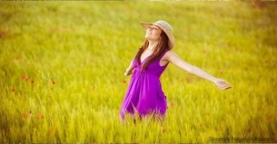 নারী দিবসের প্রতীক কেন বেগুনি রং?