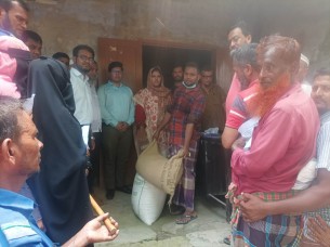 অবশেষে চাল পেলো লালমোহন ফরাজগঞ্জের জেলেরা