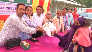 ভোলায় প্রকৃতি ও জীবন ক্লাবের উদ্যোগে দুঃস্থদের মাঝে খাদ্য বিতরন